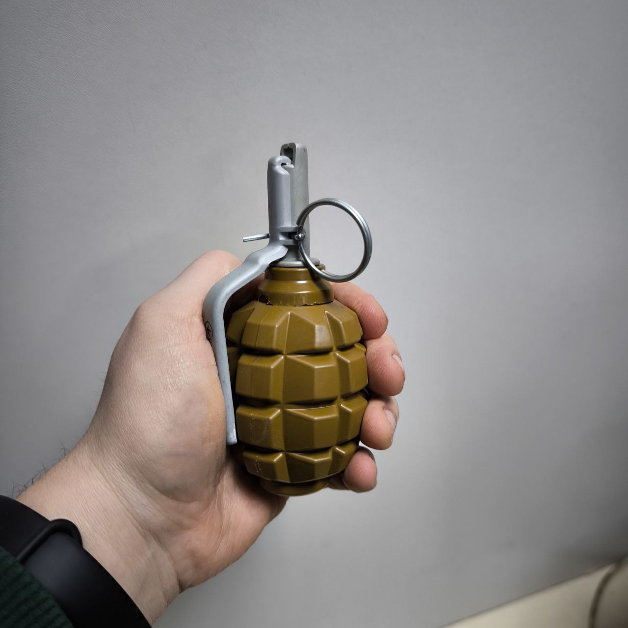 Піро-Ф1 Г граната учбова Ф1, 8 шт/ящ, активна чека, з горохом, Pyrosoft Піро-Ф1 Г 8 шт/ящ